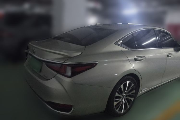 Used Lexus ES 2018 300h Premium Edition China V Standard Rear Right 45 Deg