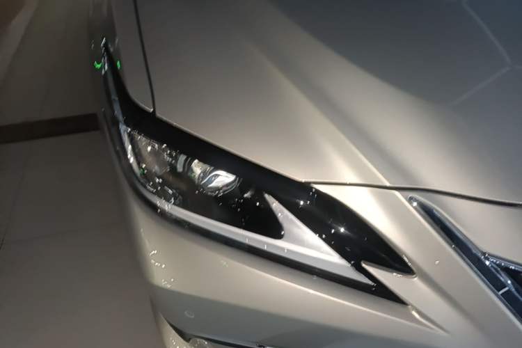 Used Lexus ES 2018 300h Premier Edition China V Standard Right Front Headlight