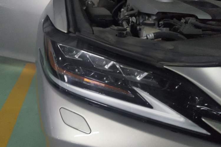 Used Lexus ES 2018 300h Premium Edition China V Standard Right Front Headlight