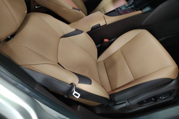 Used Lexus ES 2018 260 Excellence Edition China VI Standard Right Front Seat