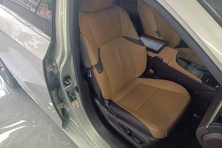 Used Lexus ES 2018 300h Premium Edition China V Standard Right Front Seat