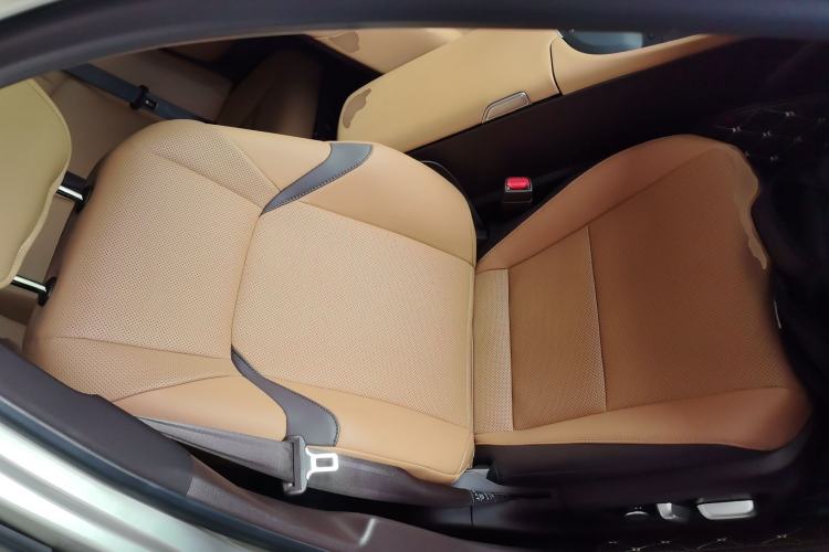 Used Lexus ES 2018 300h Premier Edition China VI Standard Right Front Seat