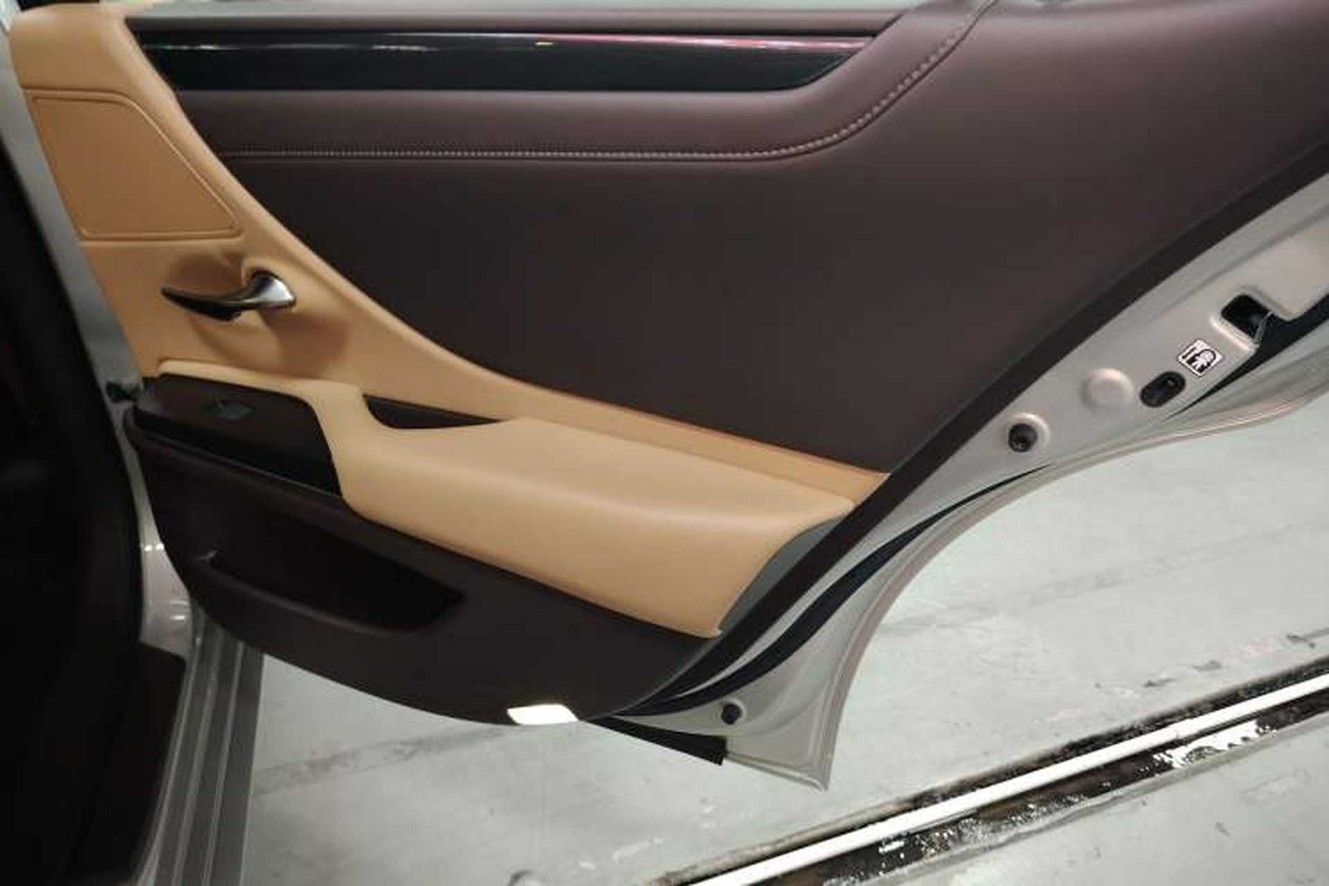 Used Lexus ES 2018 260 Excellence Edition China VI Standard Right Rear Door Interior