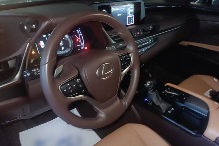 Used Lexus ES 2018 300h Premier Edition China V Standard Steering Wheel
