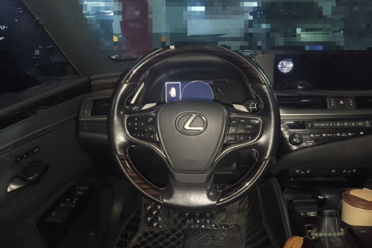 Used Lexus ES 2018 300h Premium Edition China V Standard Steering Wheel