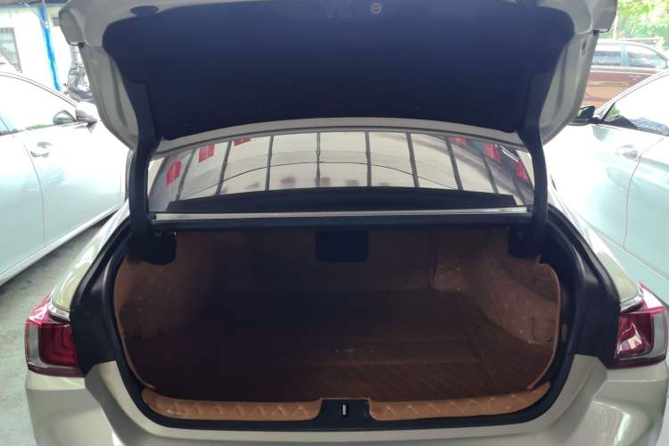 Used Lexus ES 2018 300h Premier Edition China VI Standard Trunk