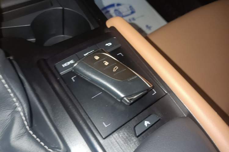 Used Lexus ES 2018 300h Premier Edition China V Standard Vehicle Key