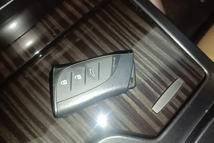 Used Lexus ES 2018 300h Premium Edition China V Standard Vehicle Key