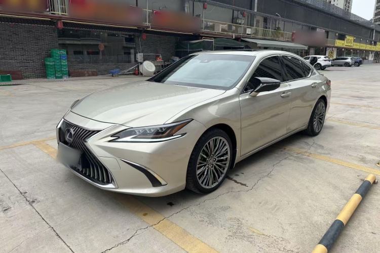 Used Lexus ES 2018 300h Premier Edition China VI Standard Guazi used car, China used car export, Used car for sale, Used cars, Cheapest cars for sale