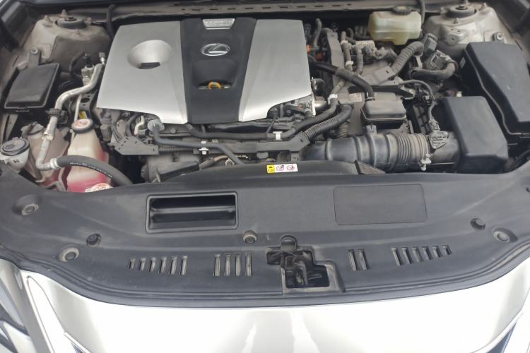 Used Lexus ES 2019 300h Millionth Anniversary Limited Edition China VI Standard Engine Bay