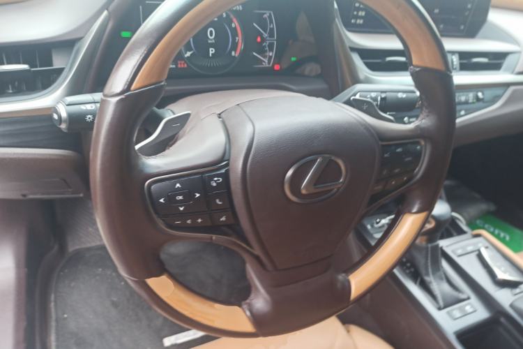Used Lexus ES 2019 300h Millionth Anniversary Limited Edition China VI Standard Steering Wheel