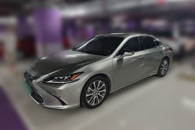 Used Lexus ES 2019 300h Millionth Anniversary Limited Edition China VI Standard
