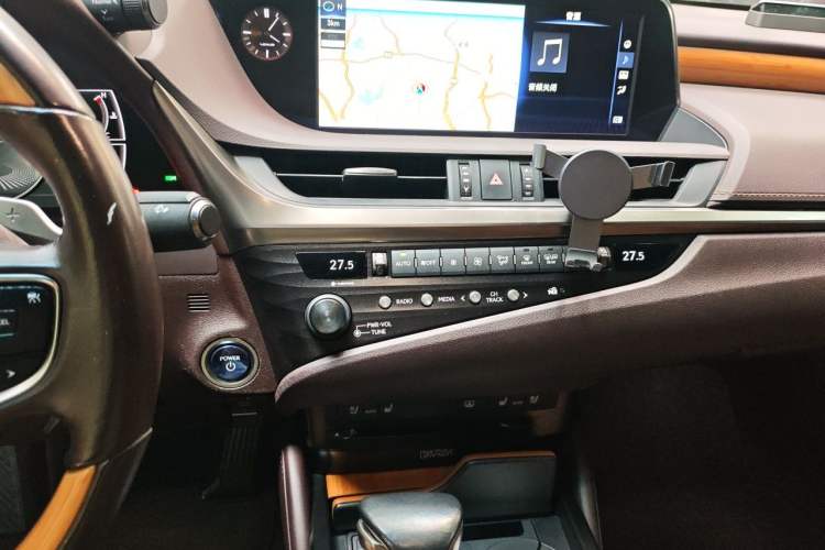 Used Lexus ES 2019 300h Millionth Anniversary Limited Edition China VI Standard Audio And AC Panel