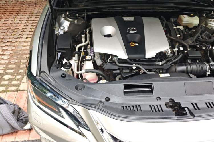 Used Lexus ES 2019 300h Millionth Anniversary Limited Edition China VI Standard Engine Bay Right