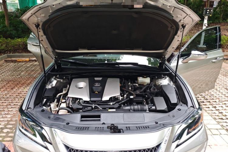 Used Lexus ES 2019 300h Millionth Anniversary Limited Edition China VI Standard Engine Bay