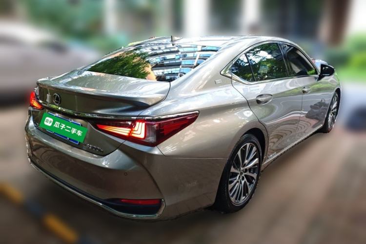Used Lexus ES 2019 300h Millionth Anniversary Limited Edition China VI Standard Rear Right 45 Deg