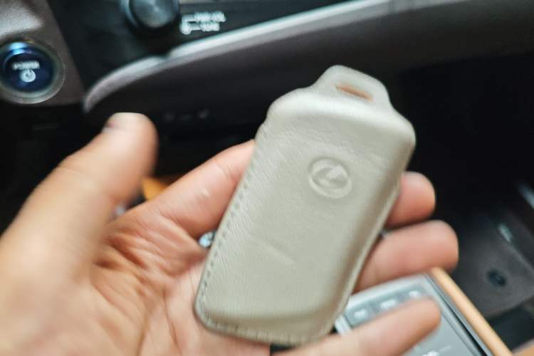 Used Lexus ES 2019 300h Millionth Anniversary Limited Edition China VI Standard Vehicle Key