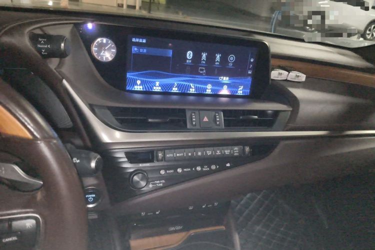 Used Lexus ES 2019 300h Millionth Anniversary Limited Edition China VI Standard Audio And AC Panel
