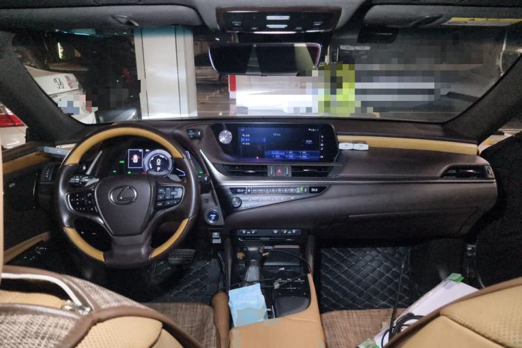 Used Lexus ES 2019 300h Millionth Anniversary Limited Edition China VI Standard Center Console