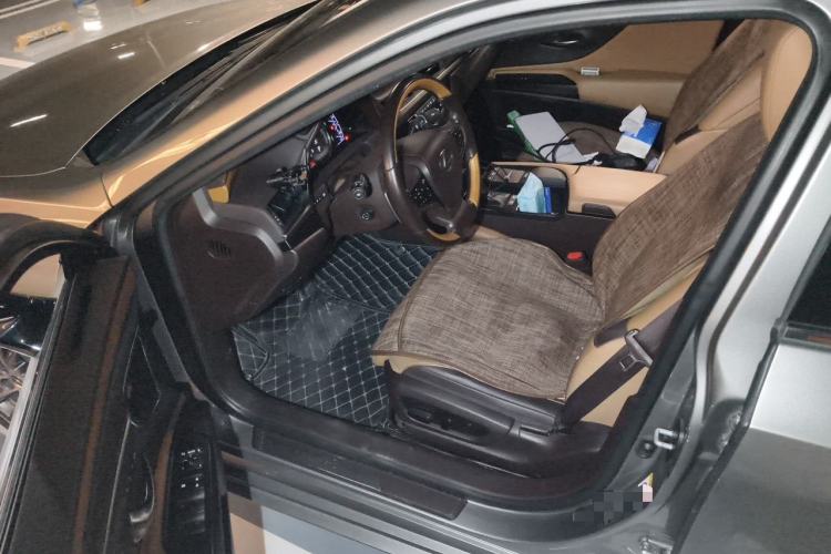 Used Lexus ES 2019 300h Millionth Anniversary Limited Edition China VI Standard Driver Seat