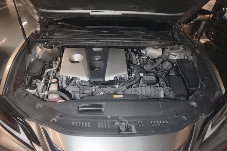 Used Lexus ES 2019 300h Millionth Anniversary Limited Edition China VI Standard Engine Bay