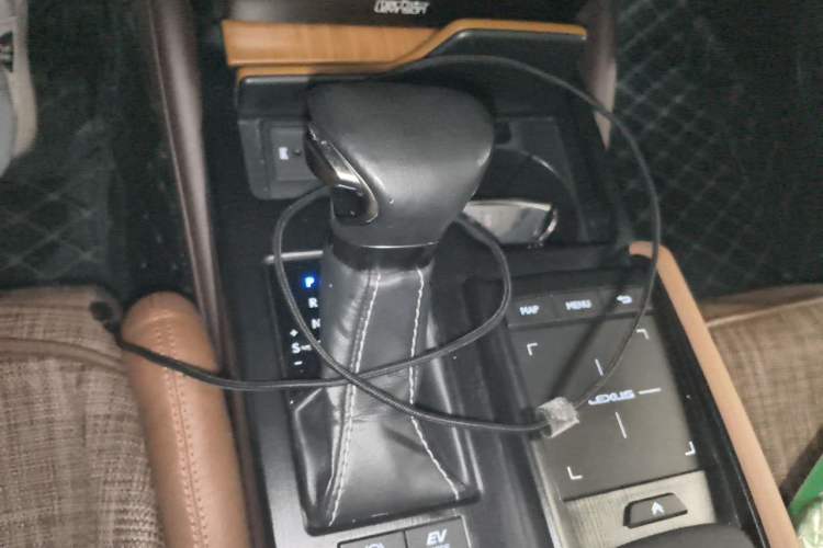 Used Lexus ES 2019 300h Millionth Anniversary Limited Edition China VI Standard Gear Lever