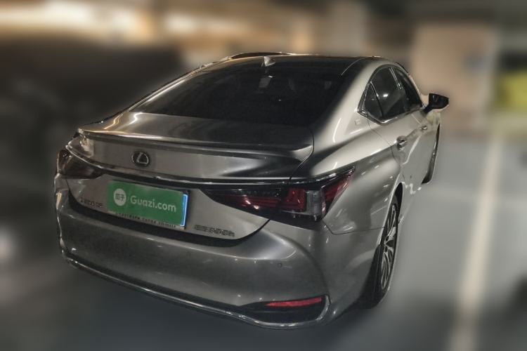 Used Lexus ES 2019 300h Millionth Anniversary Limited Edition China VI Standard Rear Right 45 Deg