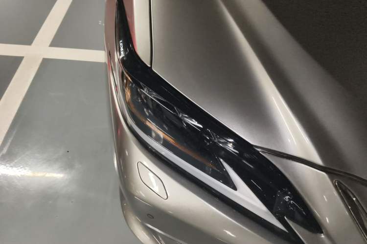Used Lexus ES 2019 300h Millionth Anniversary Limited Edition China VI Standard Right Front Headlight