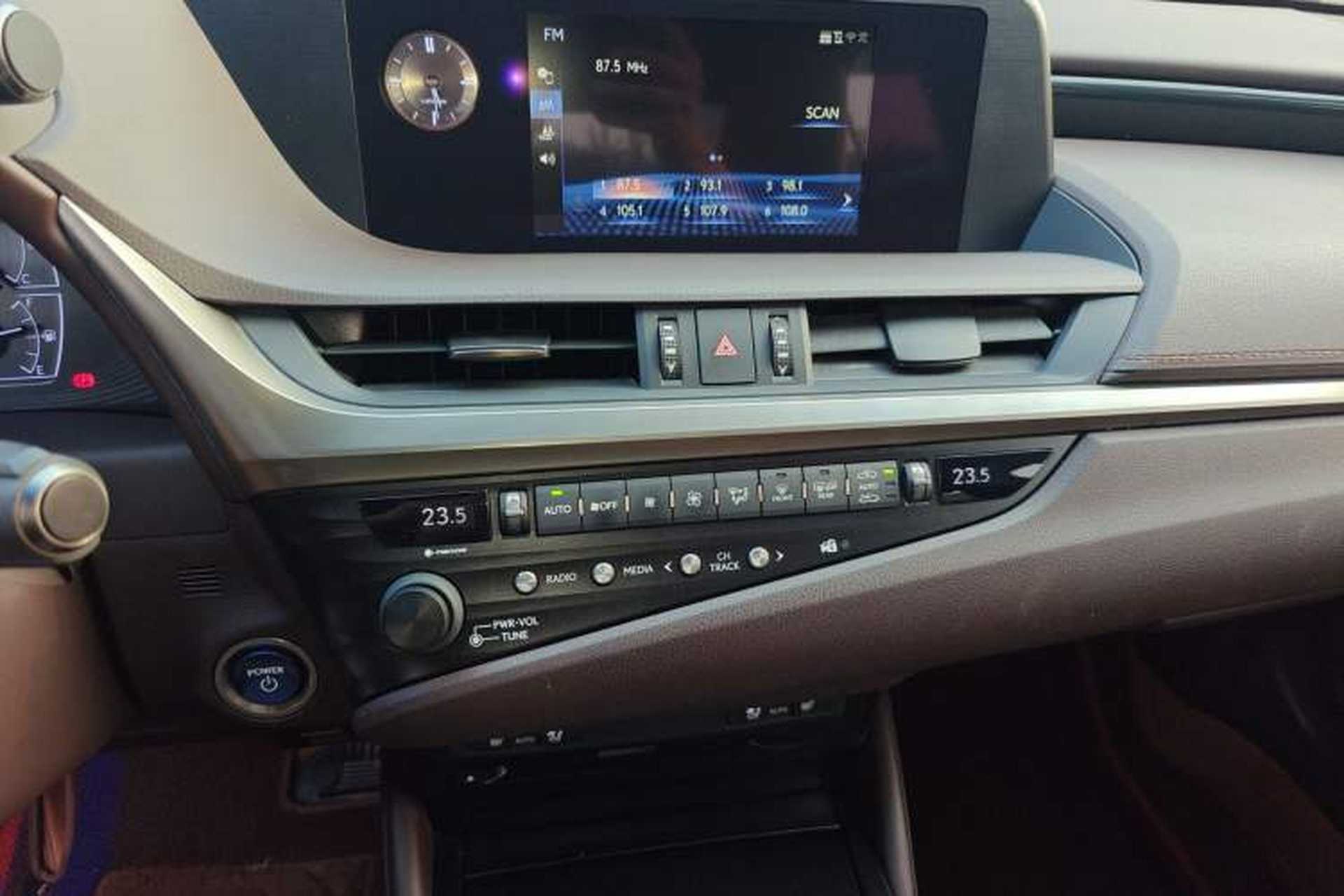 Used Lexus ES 2020 300h Premier Edition Audio And AC Panel