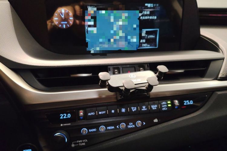 Used Lexus ES 2020 300h Premium Edition Audio And AC Panel
