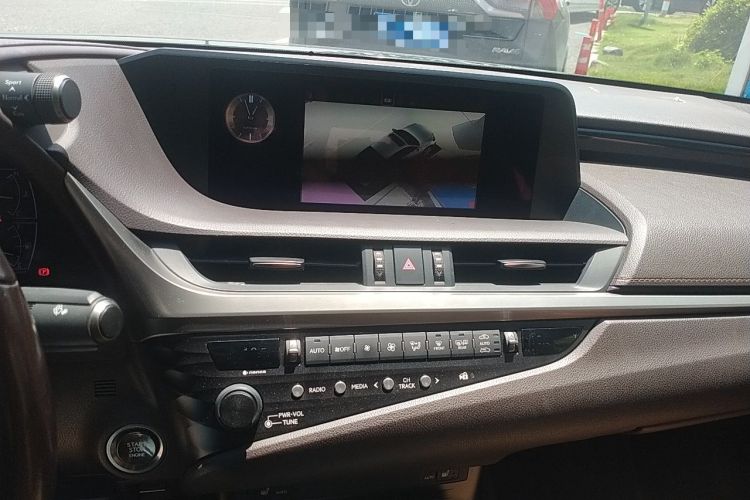 Used Lexus ES 2020 260 Excellence Edition Audio And AC Panel