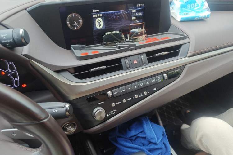 Used Lexus ES 2020 260 Excellence Edition Audio And AC Panel