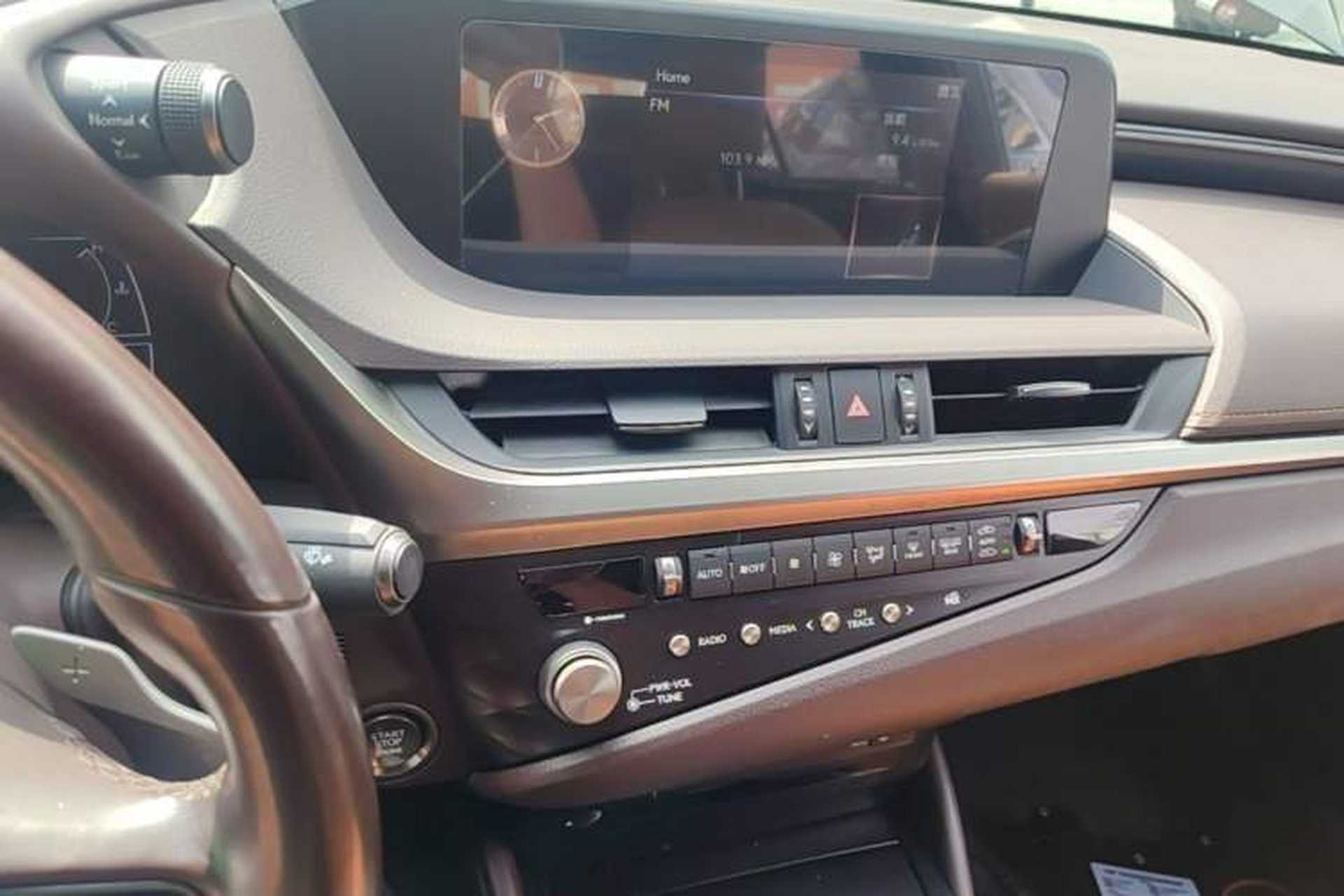 Used Lexus ES 2020 260 Excellence Edition Audio And AC Panel