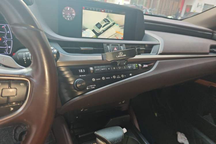 Used Lexus ES 2020 200 Excellence Edition Audio And AC Panel