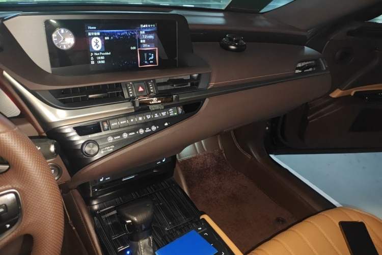 Used Lexus ES 2020 200 Excellence Edition Audio And AC Panel