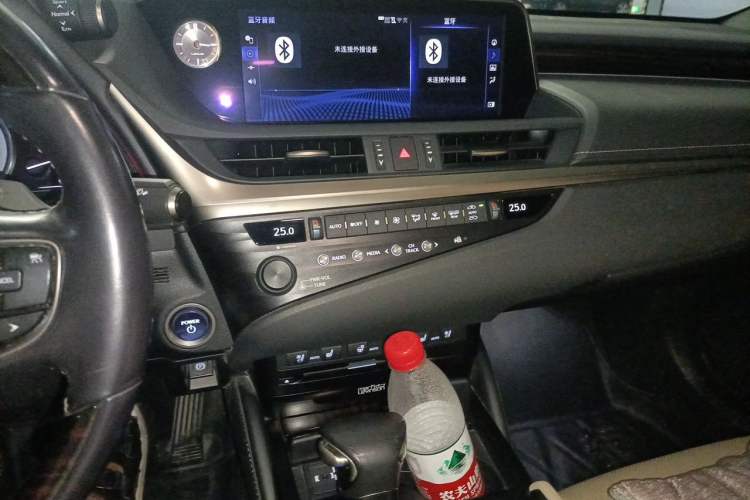 Used Lexus ES 2020 300h Executive Edition Audio And AC Panel