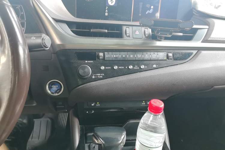 Used Lexus ES 2020 300h Premier Edition Audio And AC Panel