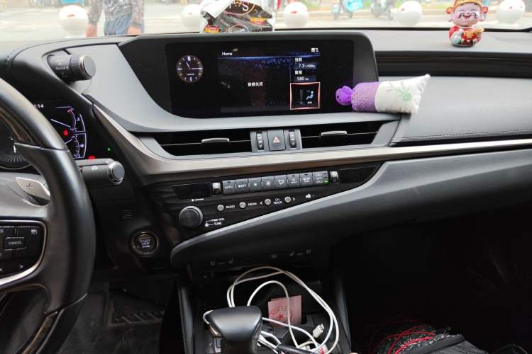 Used Lexus ES 2020 200 Luxury Edition Audio And AC Panel