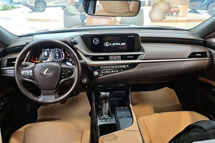 Used Lexus ES 2020 200 Excellence Edition Center Console