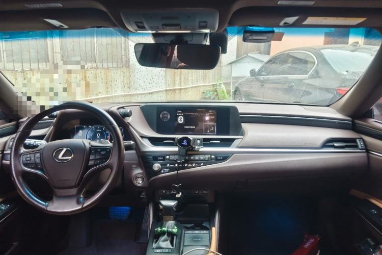 Used Lexus ES 2020 200 Excellence Edition Center Console