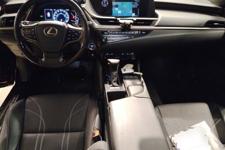 Used Lexus ES 2020 300h Premium Edition Center Console