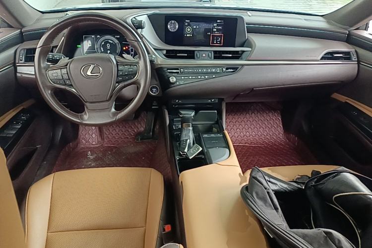 Used Lexus ES 2020 300h Premier Edition Center Console