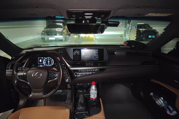 Used Lexus ES 2020 200 Luxury Edition Center Console