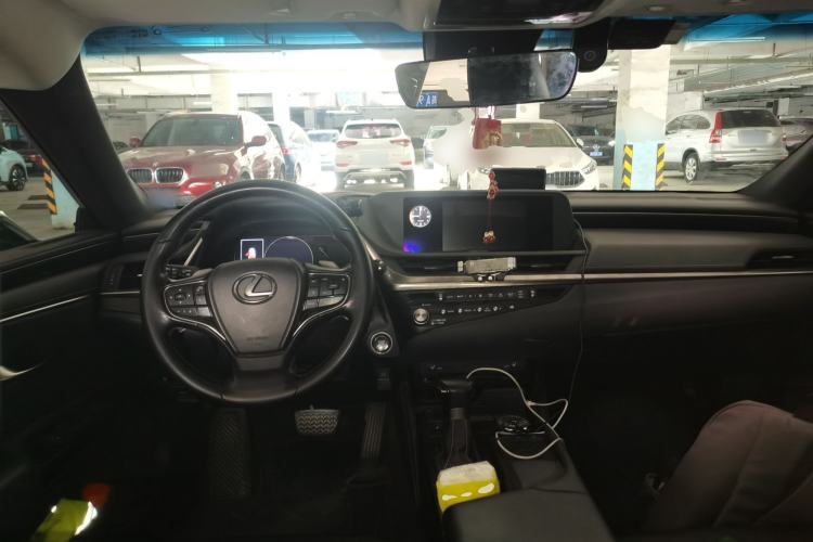 Used Lexus ES 2020 200 Excellence Edition Center Console