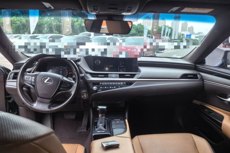 Used Lexus ES 2020 260 Excellence Edition Center Console