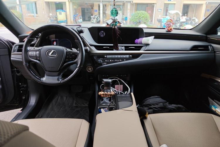 Used Lexus ES 2020 200 Luxury Edition Center Console