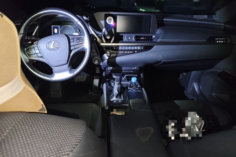 Used Lexus ES 2020 200 Excellence Edition Center Console