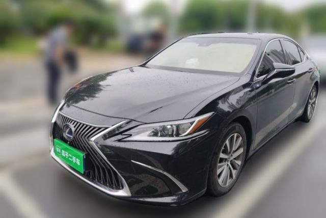 Used Lexus ES 2020 300h Premier Edition