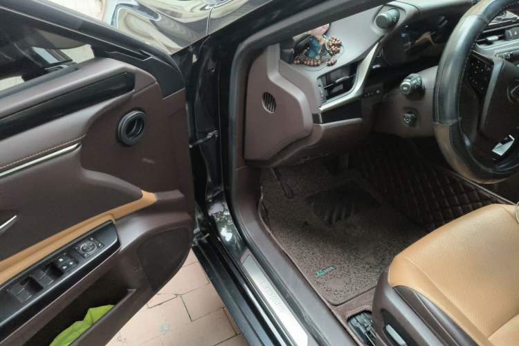 Used Lexus ES 2020 300h Premier Edition Driver Seat