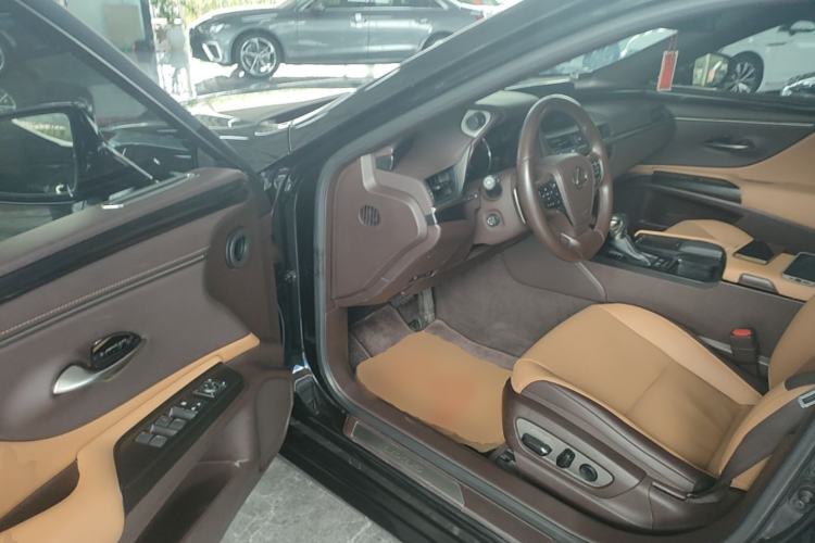 Used Lexus ES 2020 200 Excellence Edition Driver Seat